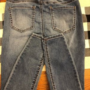 Vanilla Star ⭐️⭐️⭐️⭐️- skinny jeans. ❤️3/25